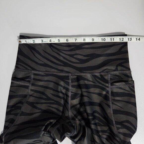 Old Navy Zebra Print Black Gray Cropped Leggings - Size M - Picture 7 of 11